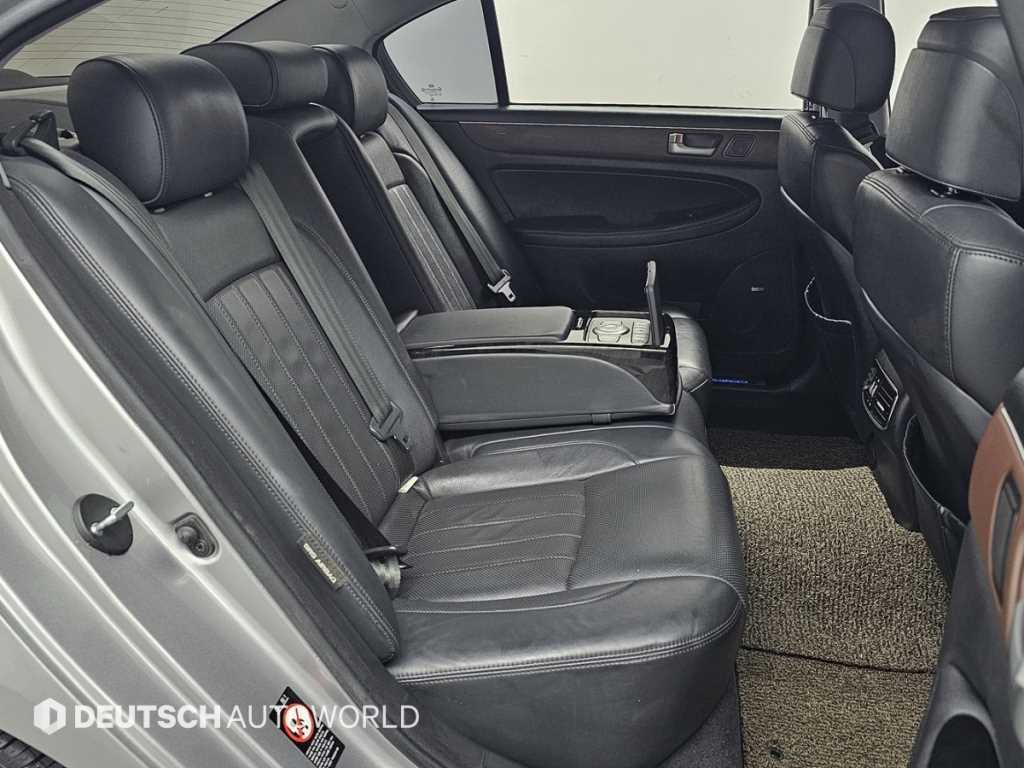 HYUNDAI Genesis - Vista 12