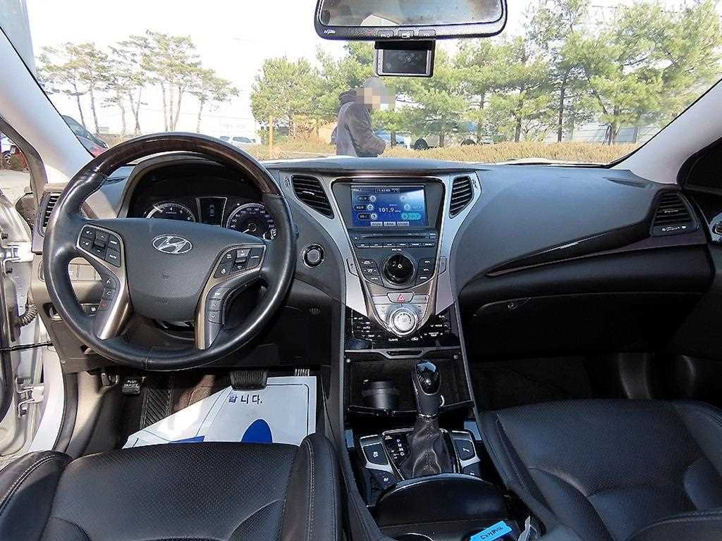 HYUNDAI Grandeur - Vista 7