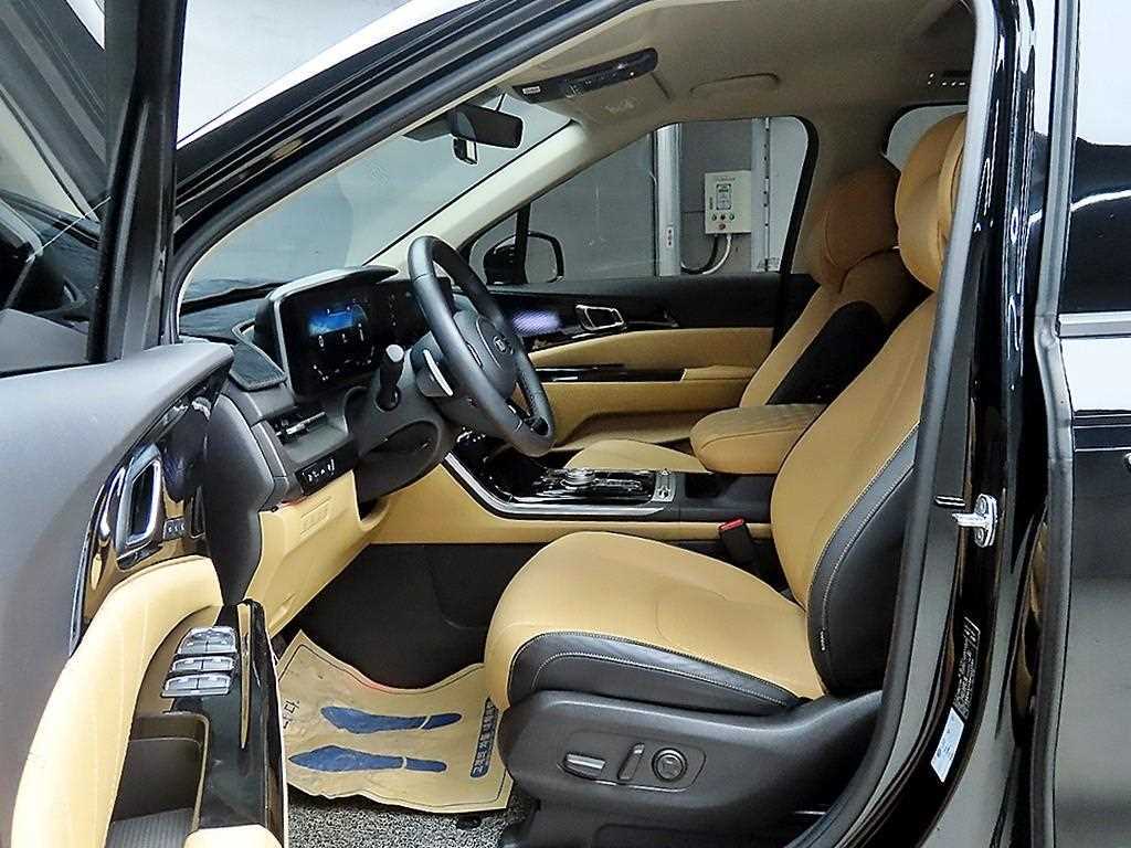 KIA Carnival - Vista 5