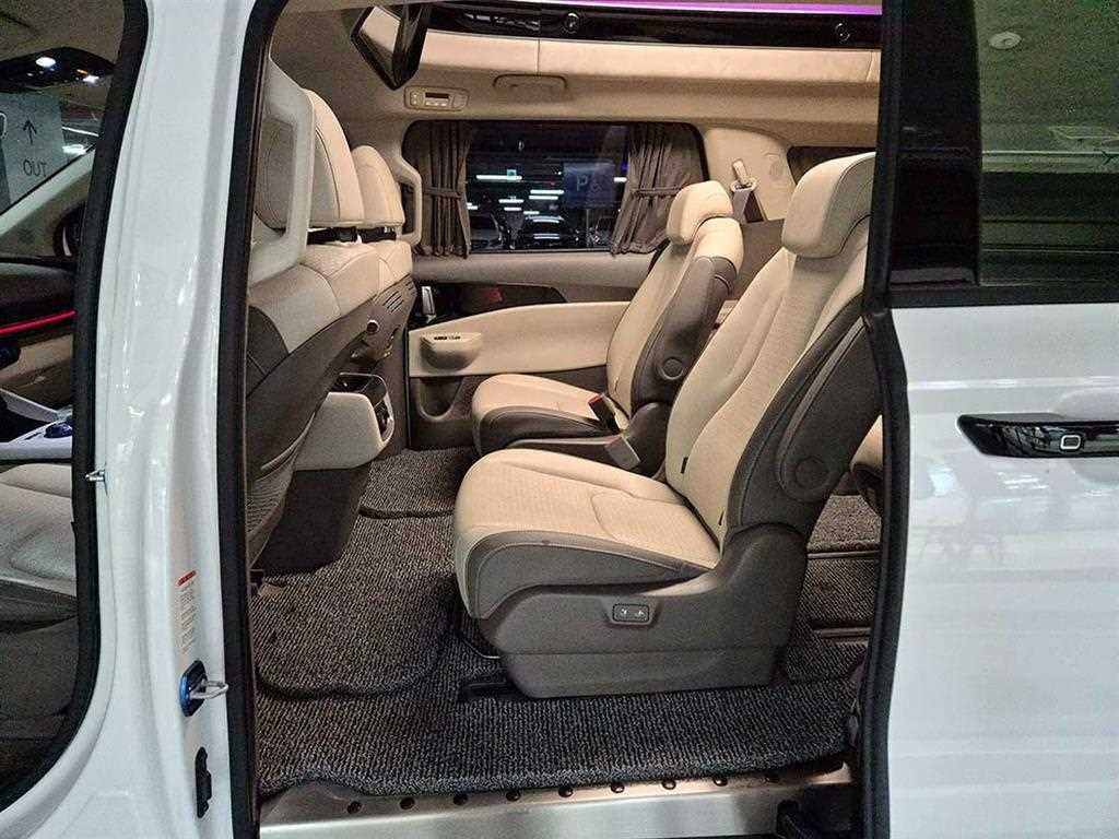 KIA Carnival - Vista 7