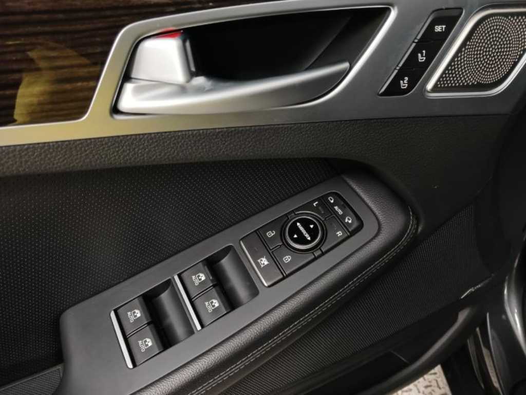 Genesis G80 - Vista 8