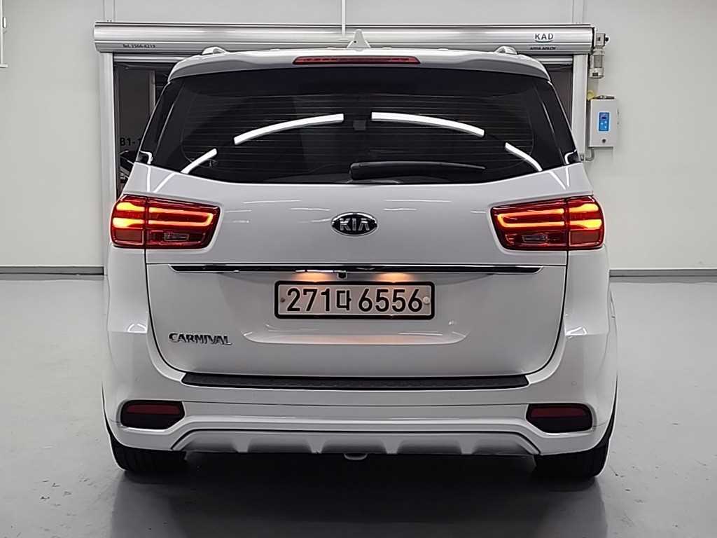 KIA Carnival - Vista 4