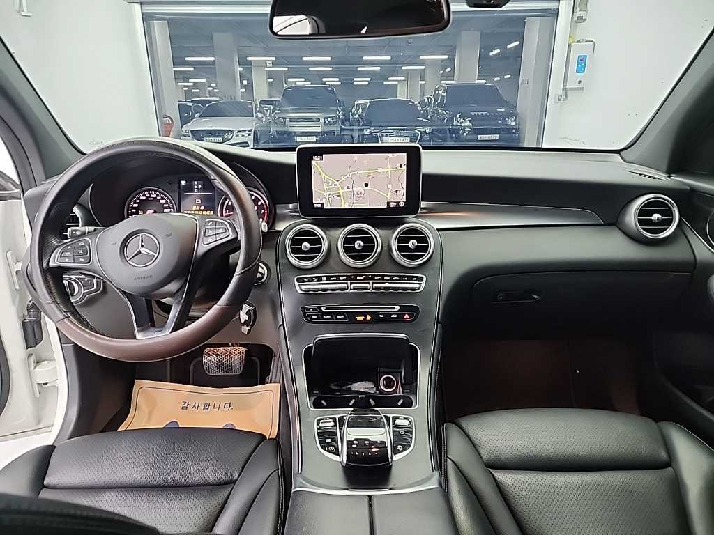 Mercedes Benz GLC Class - Vista 7