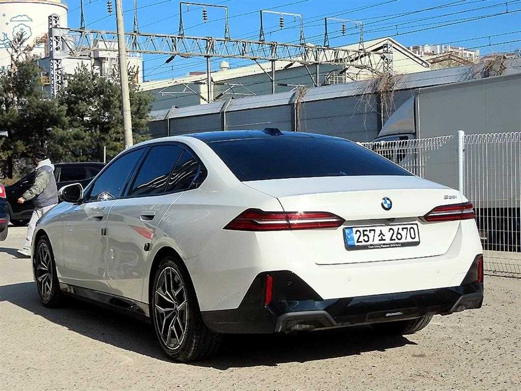 BMW 5 Series - Vista 3