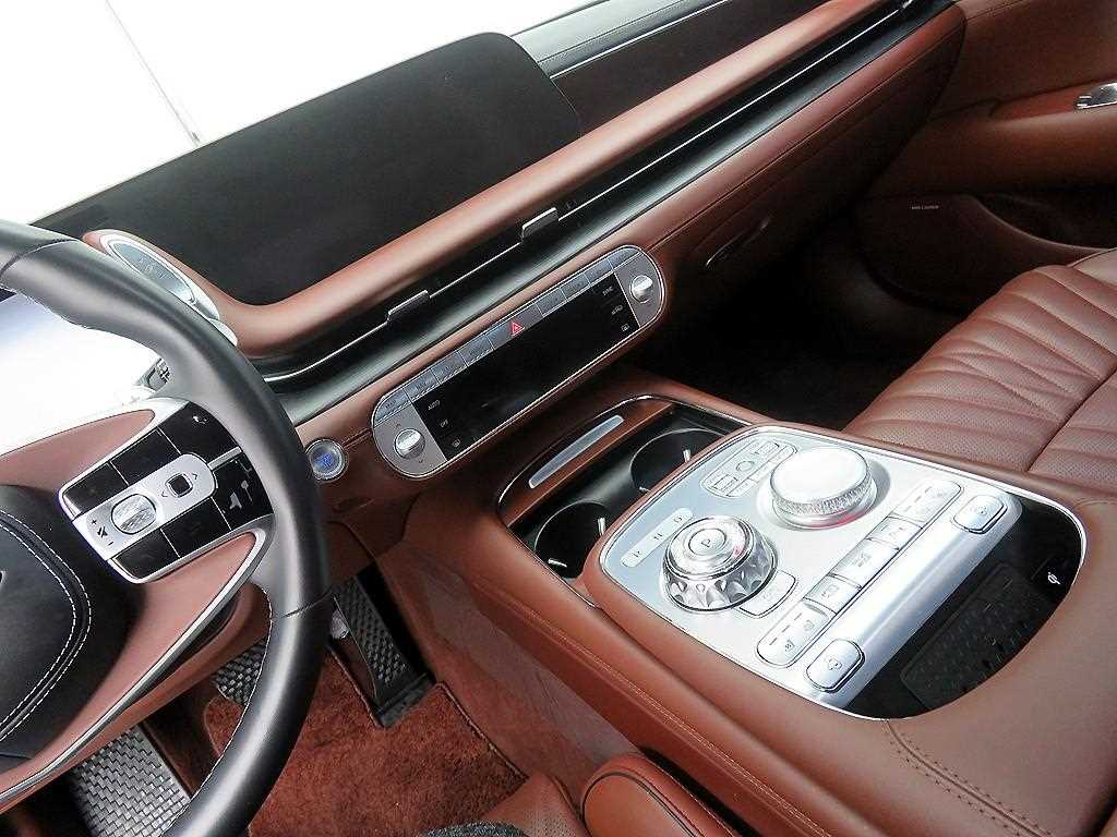 Genesis G90 - Vista 11