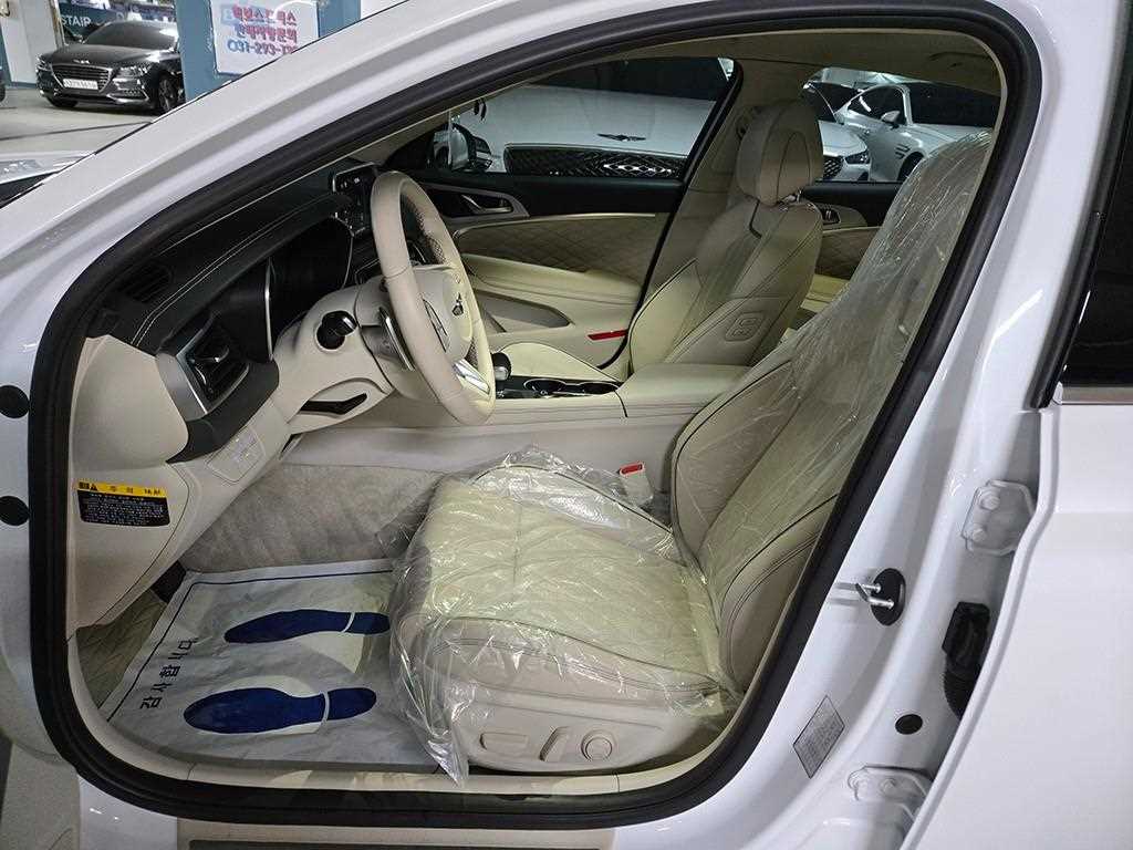 Genesis G70 - Vista 5