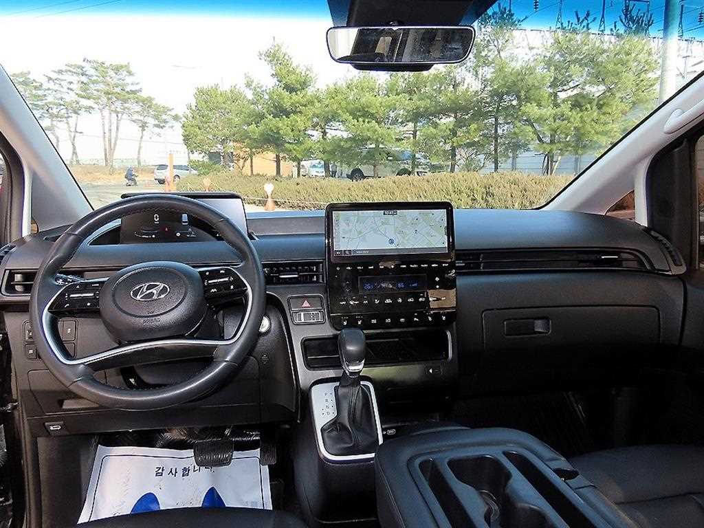 HYUNDAI Staria - Vista 8