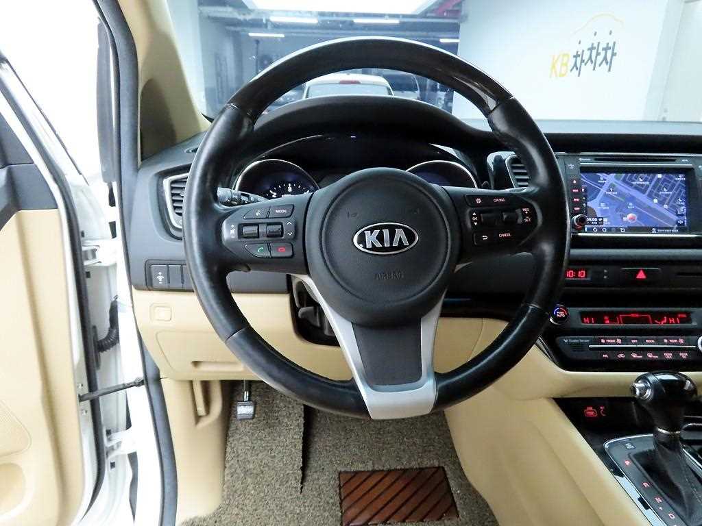 KIA Carnival - Vista 7