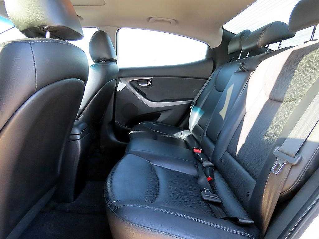 HYUNDAI Avante - Vista 6