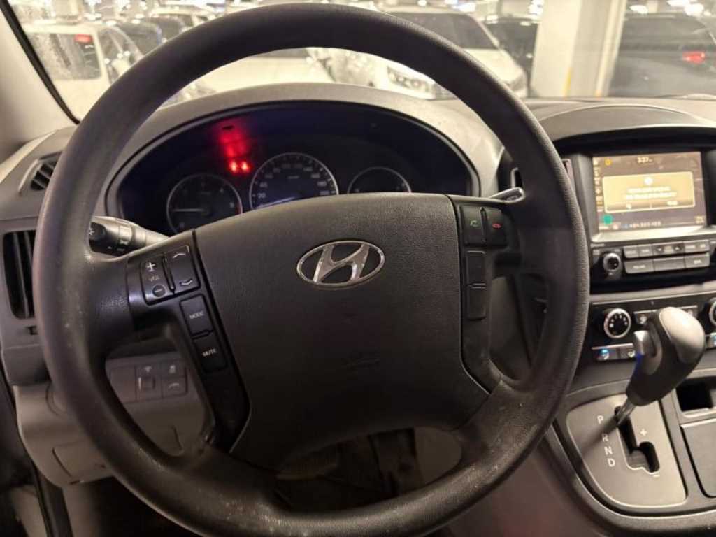 HYUNDAI Starex - Vista 7