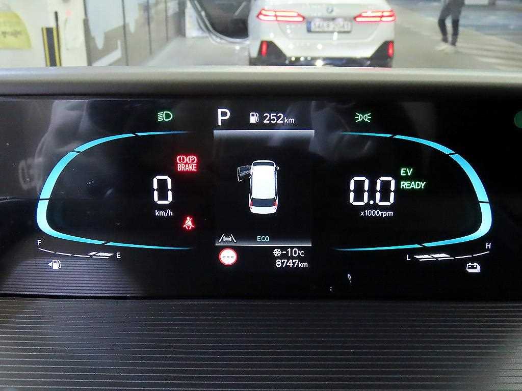 HYUNDAI Staria - Vista 9