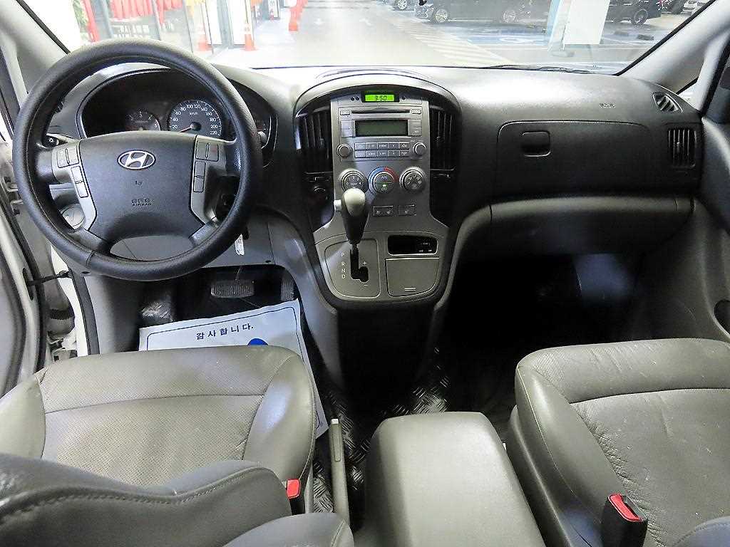 HYUNDAI Starex - Vista 10