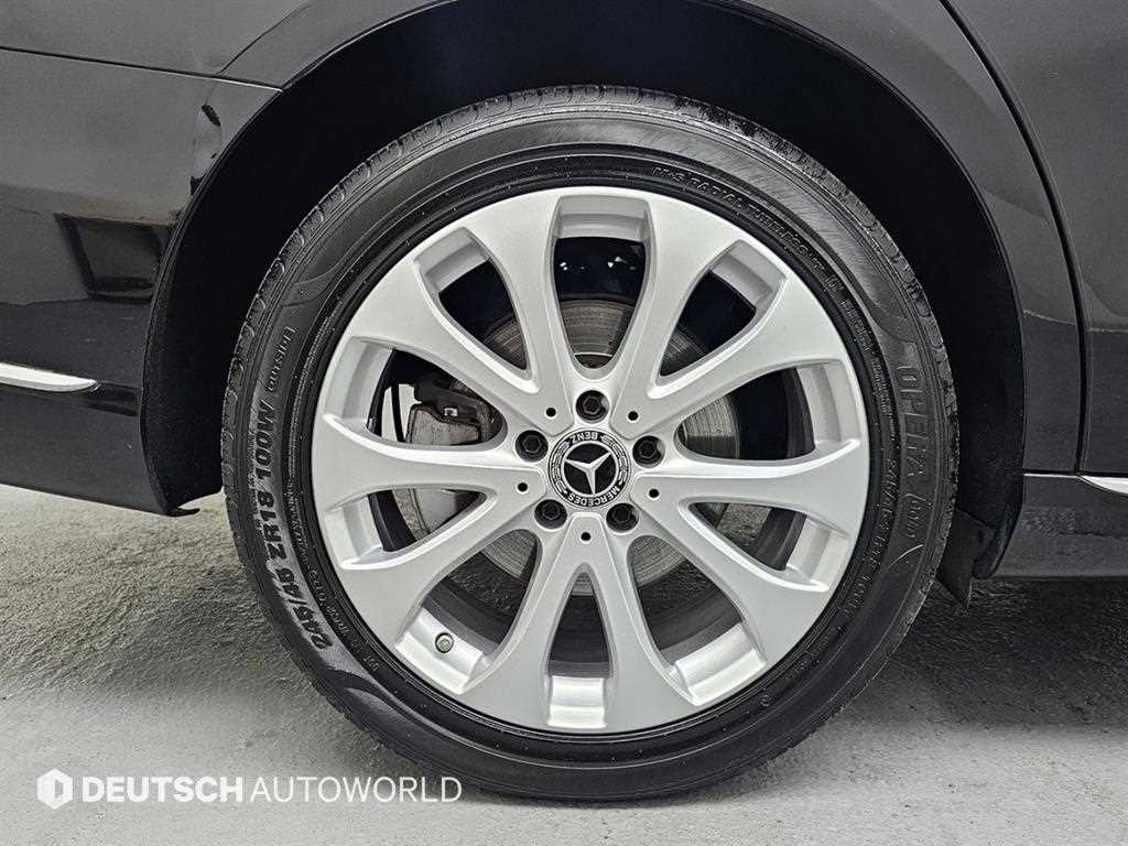 Mercedes Benz E class - Vista 5