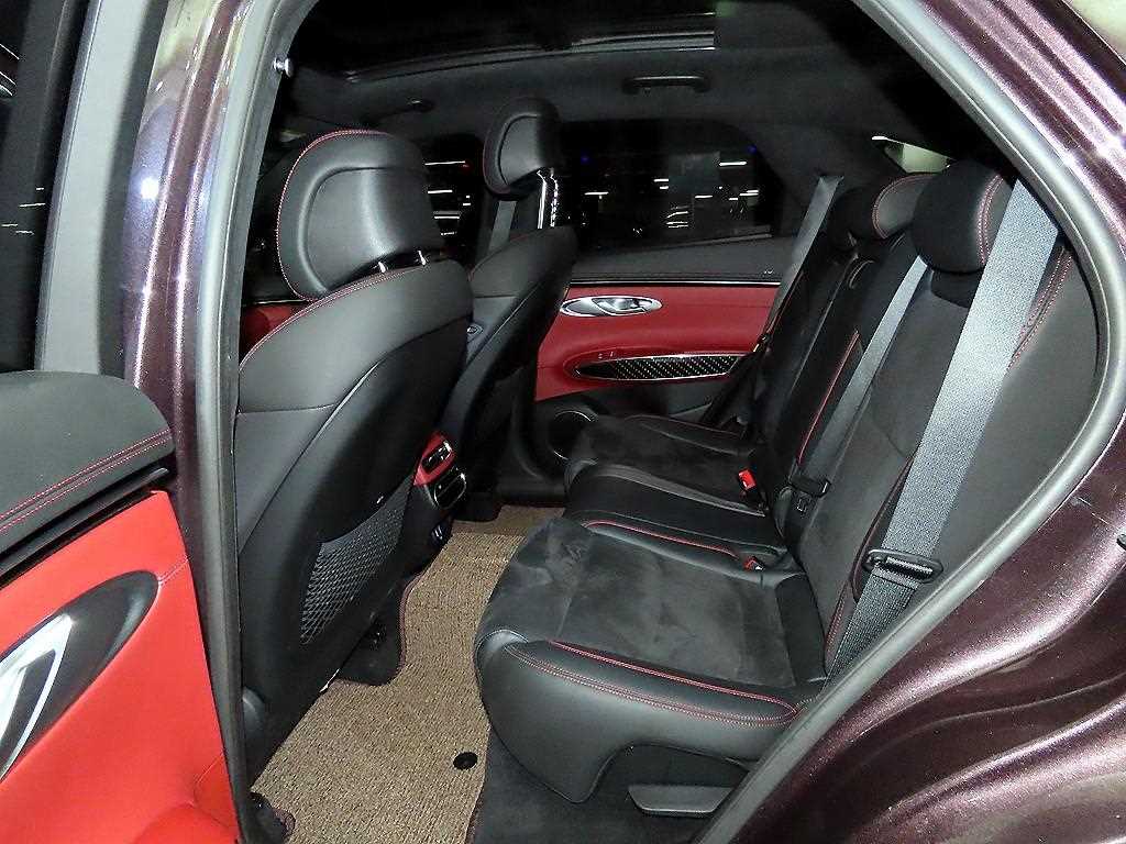 Genesis GV70 - Vista 7