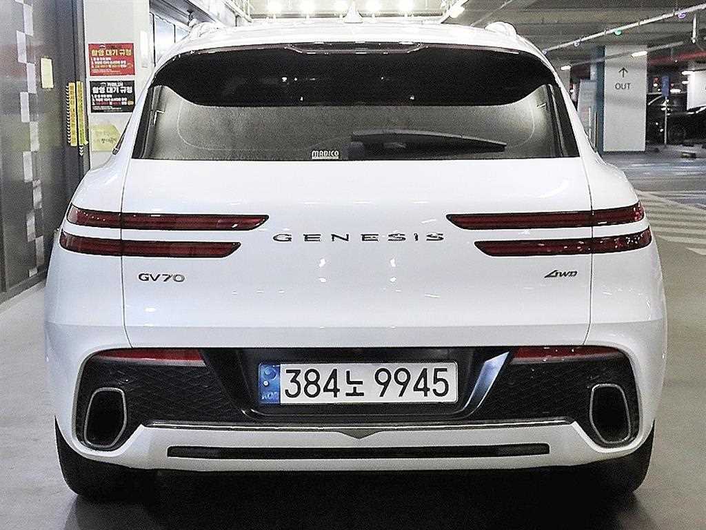 Genesis GV70 - Vista 5