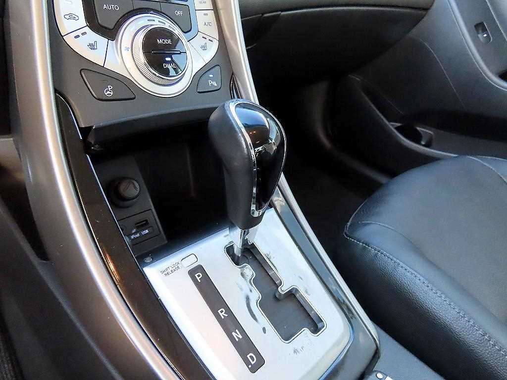 HYUNDAI Avante - Vista 11