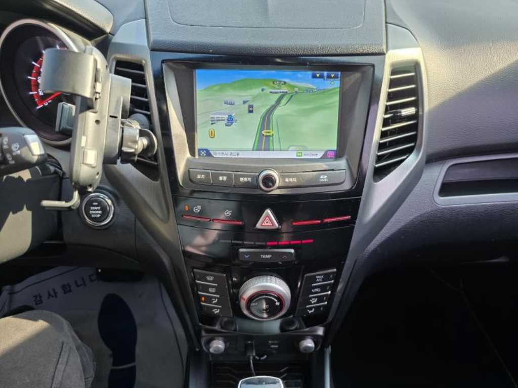 Ssangyong Tivoli - Vista 10