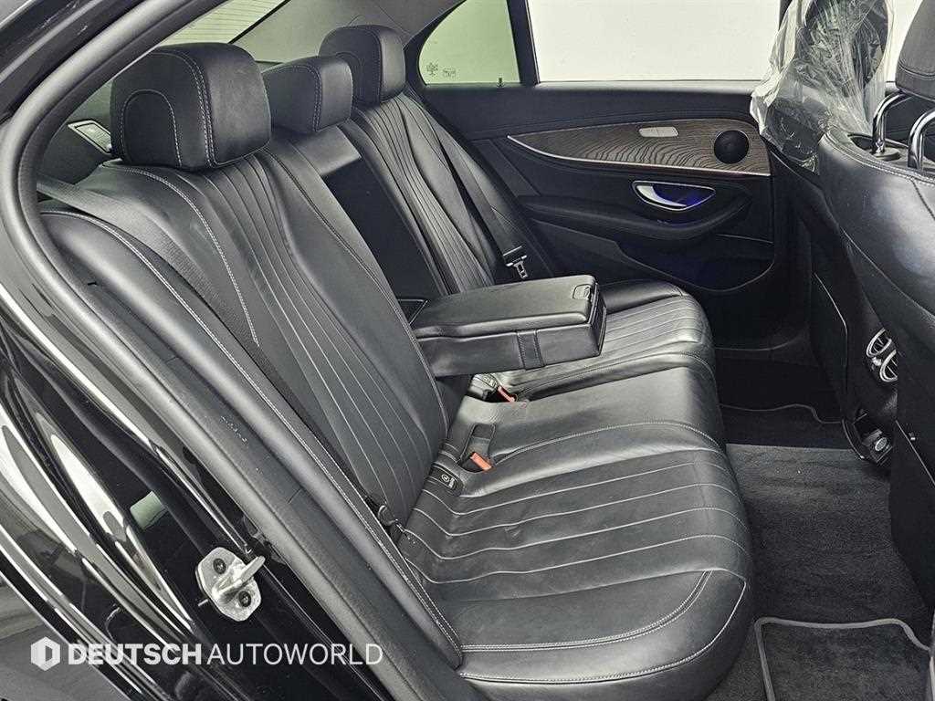 Mercedes Benz E class - Vista 12