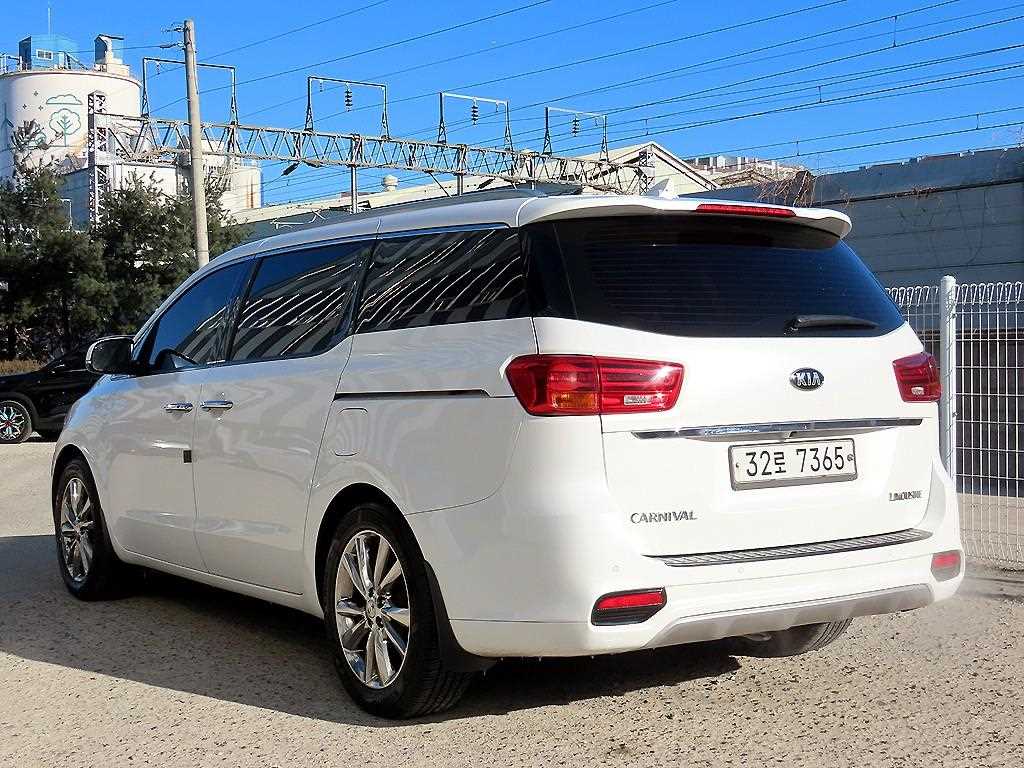 KIA Carnival - Vista 3