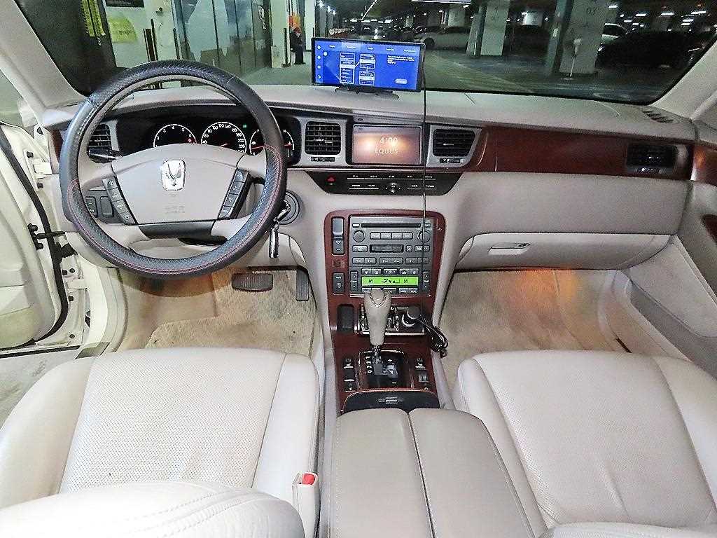 HYUNDAI Equus - Vista 10