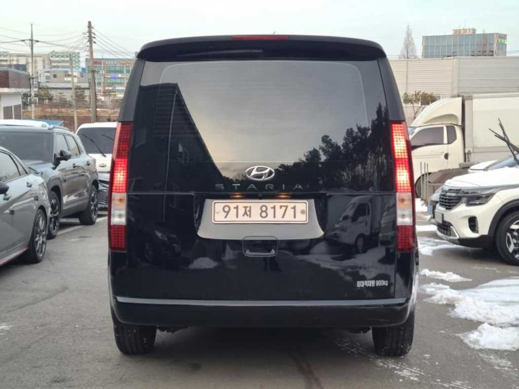 HYUNDAI Staria - Vista 8