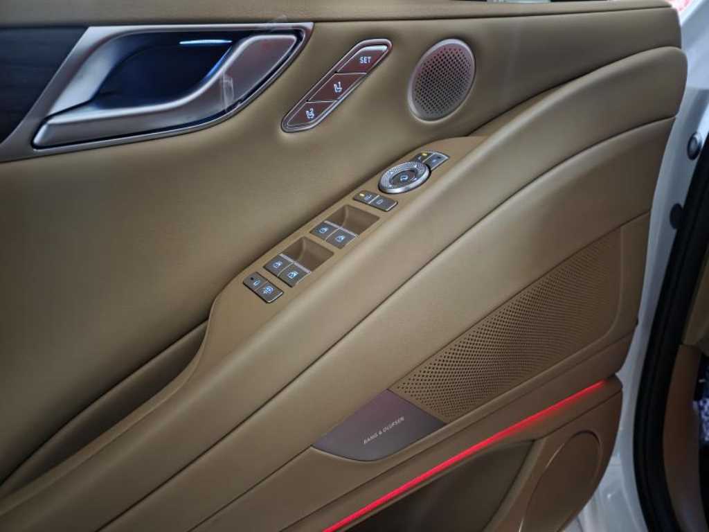 Genesis G80 - Vista 10