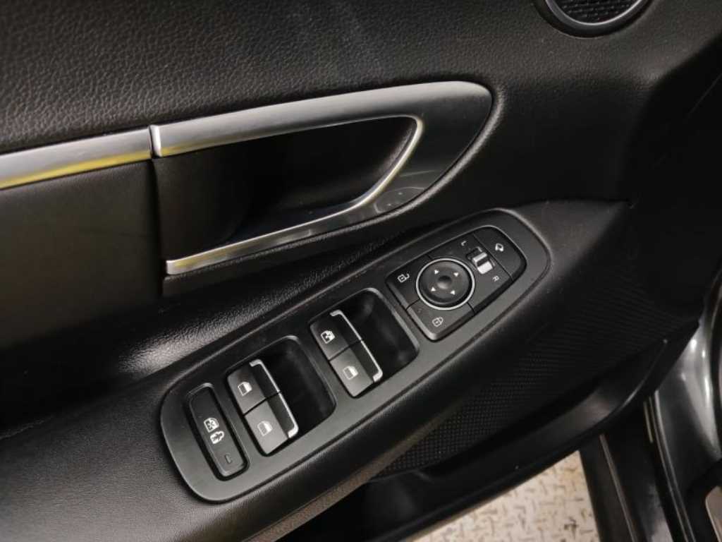 HYUNDAI Sonata - Vista 9