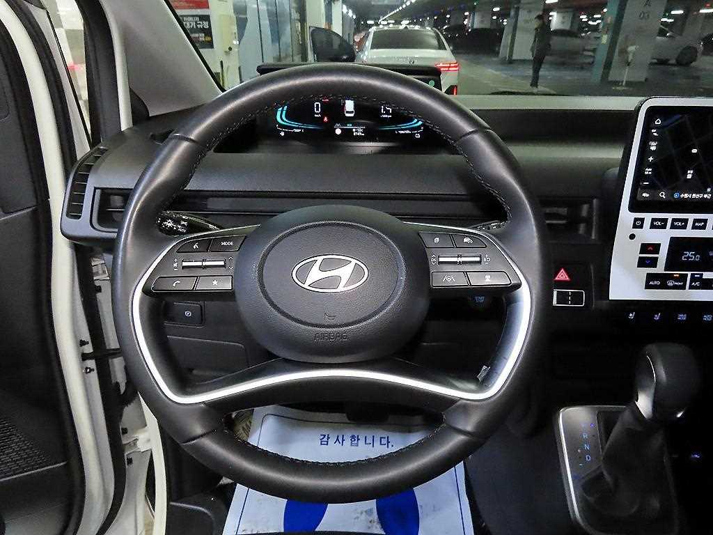 HYUNDAI Staria - Vista 8