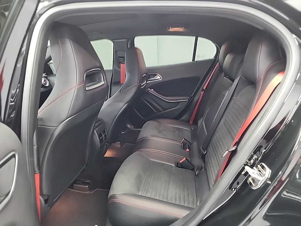 Mercedes Benz GLA Class - Vista 12