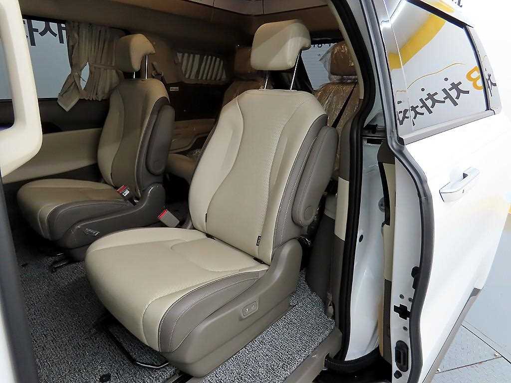 KIA Carnival - Vista 6