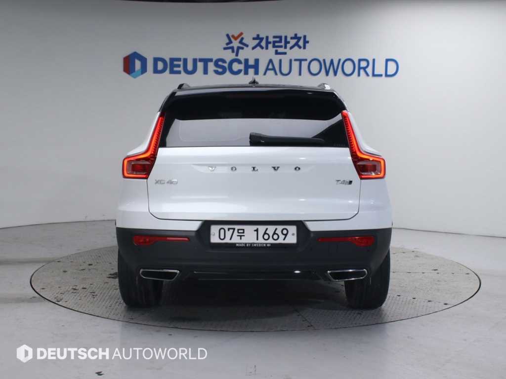 Volvo XC40 - Vista 4