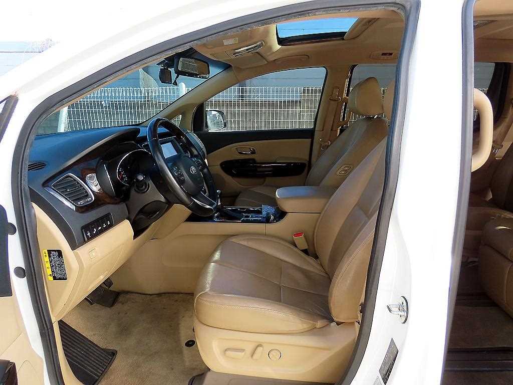KIA Carnival - Vista 5