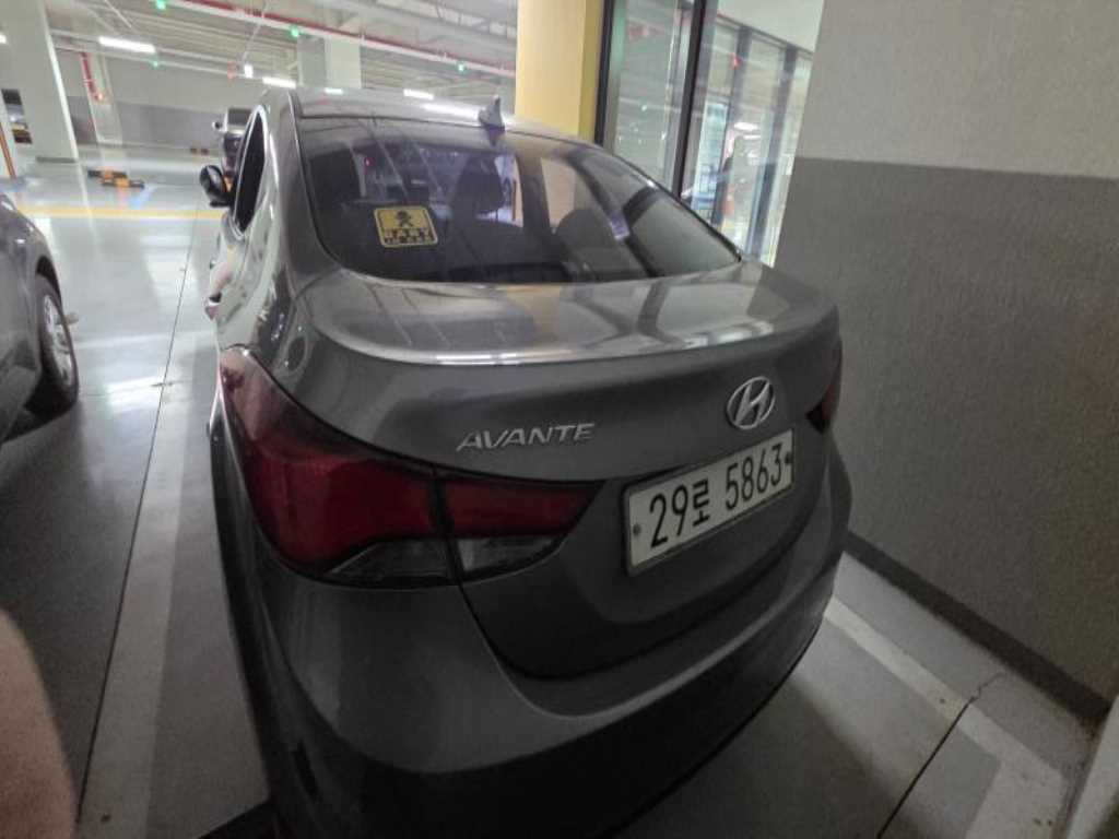 HYUNDAI Avante - Vista 2