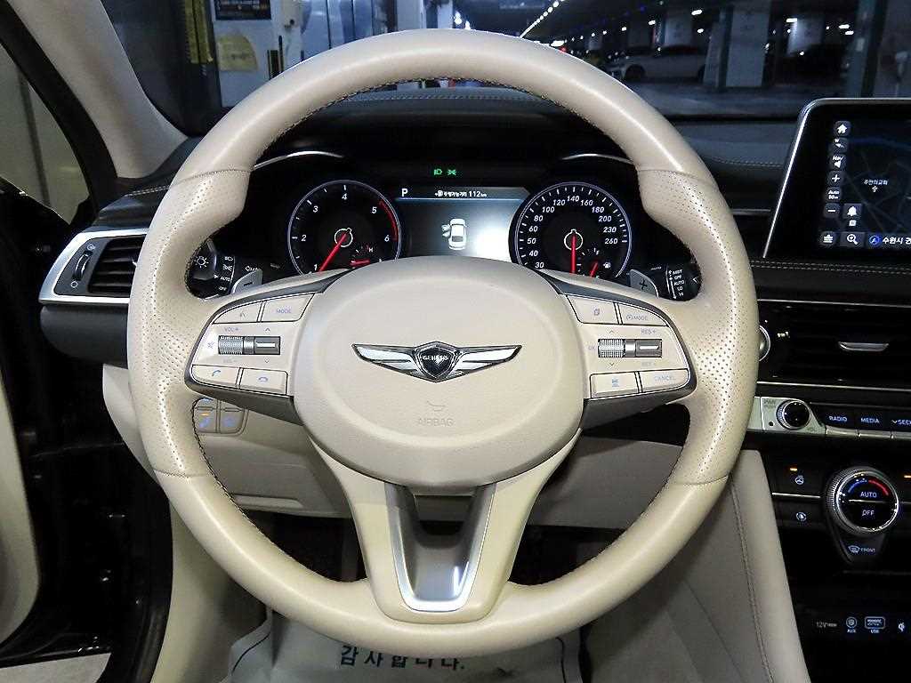 Genesis G70 - Vista 8