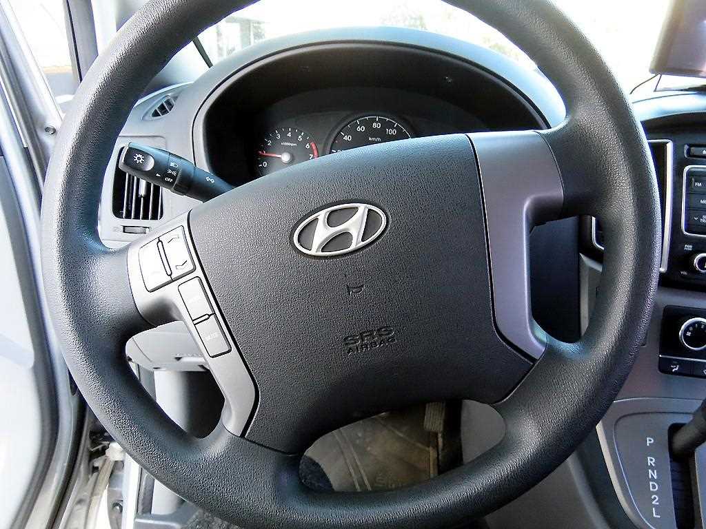 HYUNDAI Starex - Vista 9