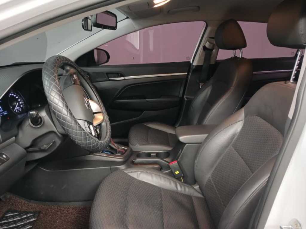 HYUNDAI Avante - Vista 7