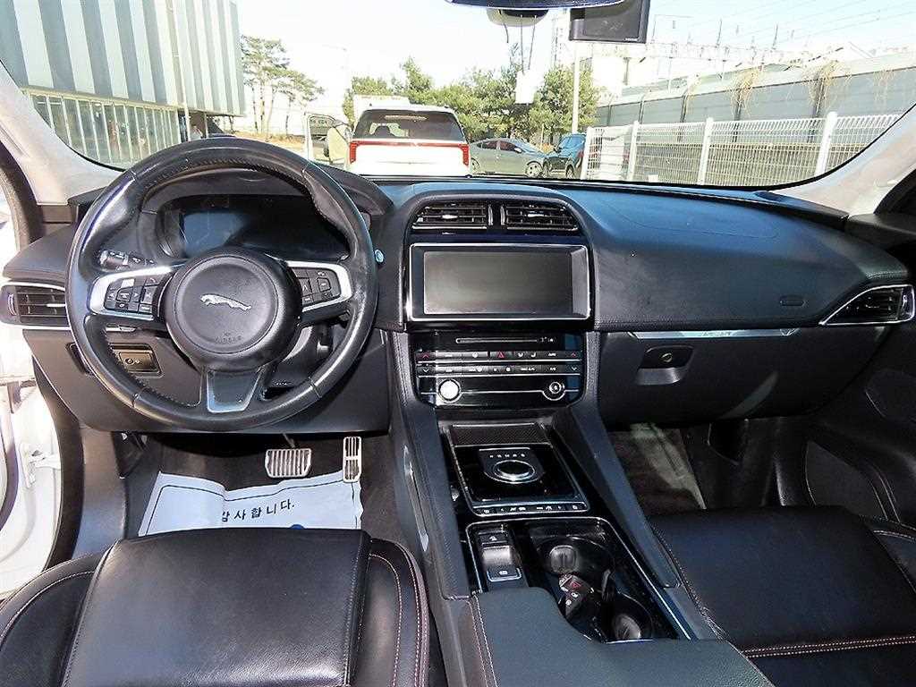 Jaguar F-PACE - Vista 7