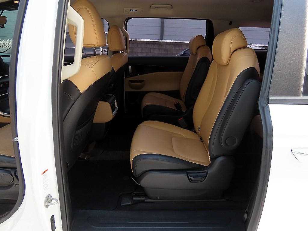 KIA Carnival - Vista 6