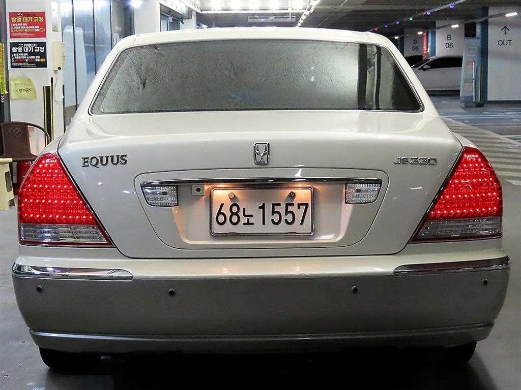 HYUNDAI Equus - Vista 5