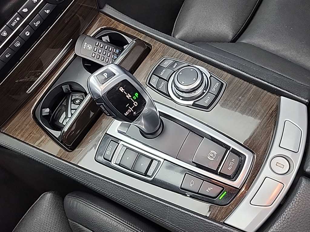 BMW 7 Series - Vista 8