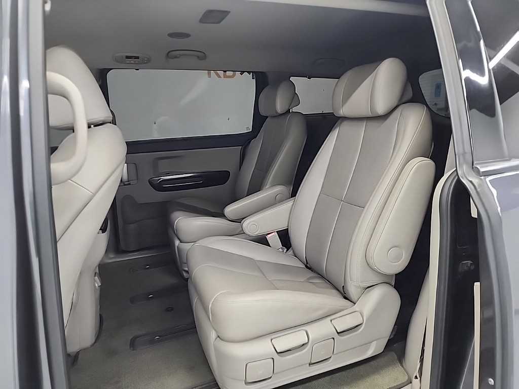 KIA Carnival - Vista 12