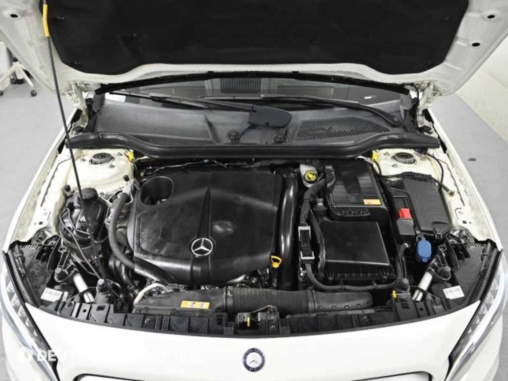 Mercedes Benz GLA Class - Vista 6