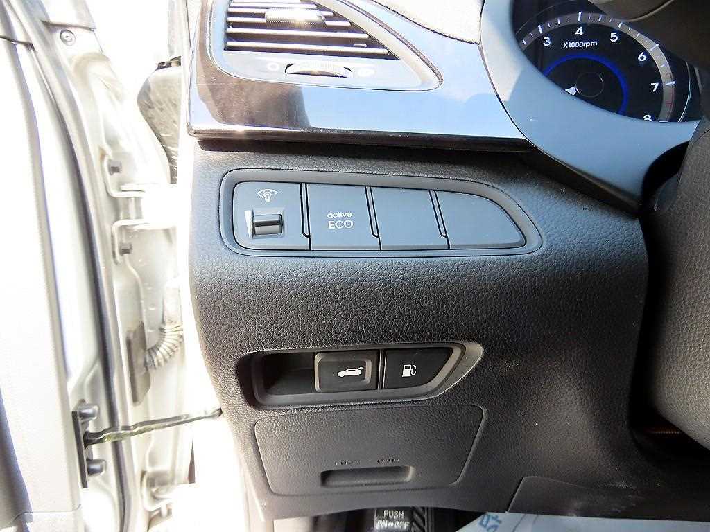 HYUNDAI Grandeur - Vista 12