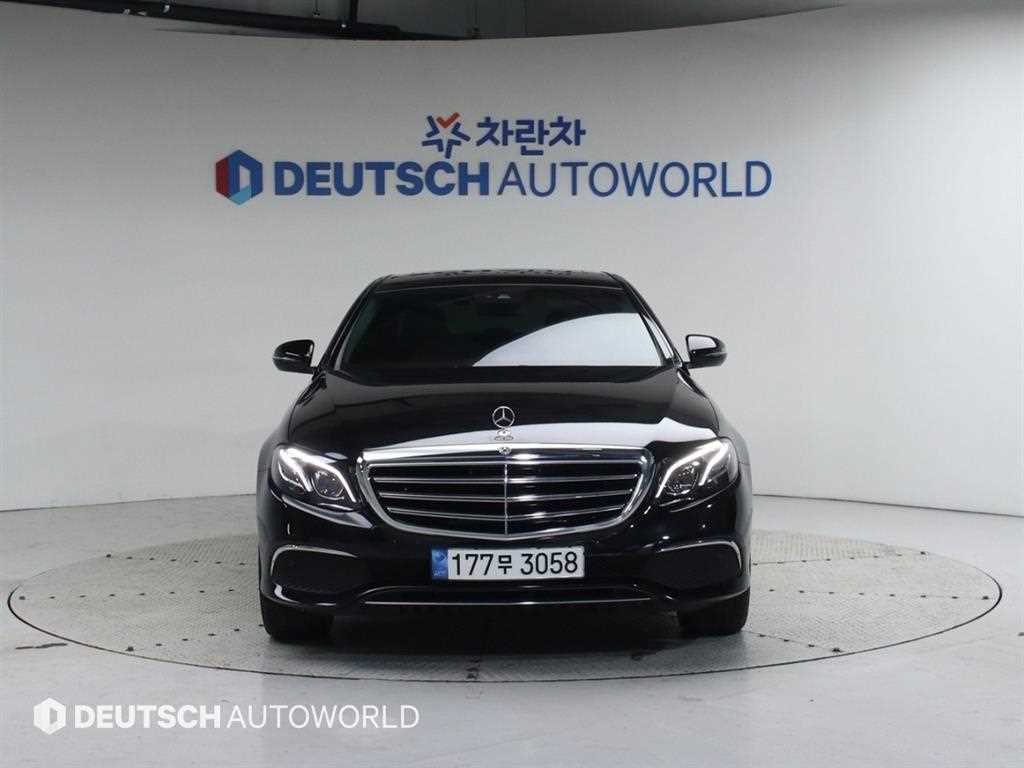 Mercedes Benz E class - Vista 3