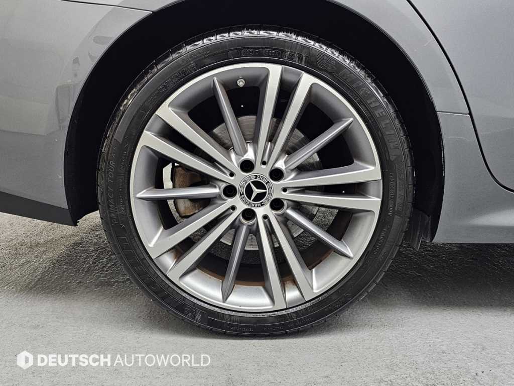 Mercedes Benz CLS Class - Vista 5