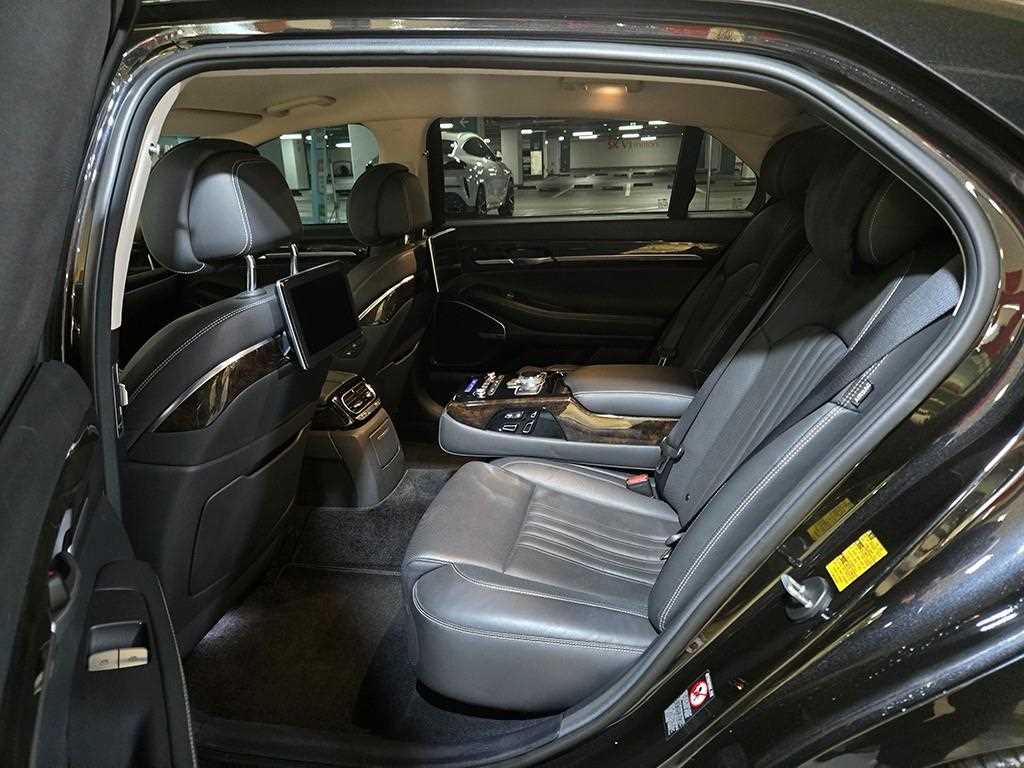 Genesis G90 - Vista 7