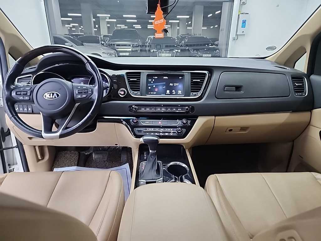 KIA Carnival - Vista 7
