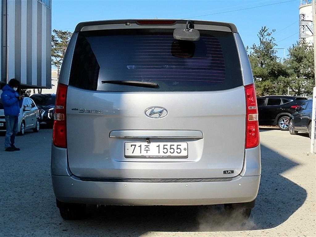 HYUNDAI Starex - Vista 4