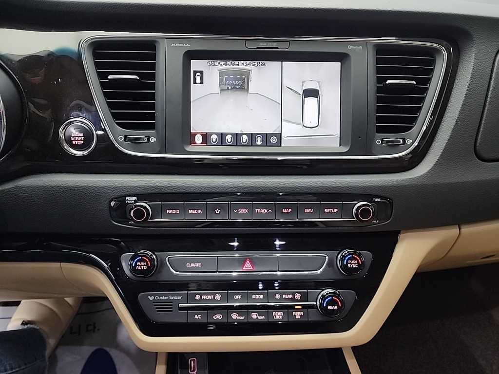 KIA Carnival - Vista 10