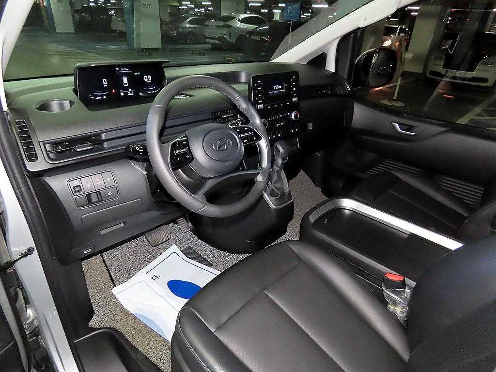 HYUNDAI Staria - Vista 10